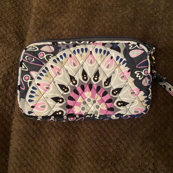 Vera Bradley smartphone wallet!! - Picture 3 of 4